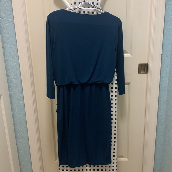 Teal colored 3/4 sleeve Dress with great skirt detail - Size 4 - Picture 5 of 5